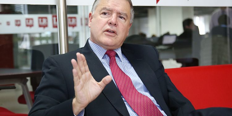 Juan Carlos Vélez contraataca a Daniel Coronell y a la Revista Semana