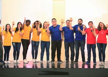 Conejo a los ganadores de Cántale al papa. La Conferencia Episcopal los dejó con los crespos hechos