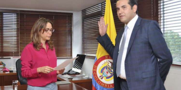 ¿Qué pasa en el ICETEX que está al borde de la quiebra? Parranda de contratos entre el presidente Andrés Vásquez y sus amigos