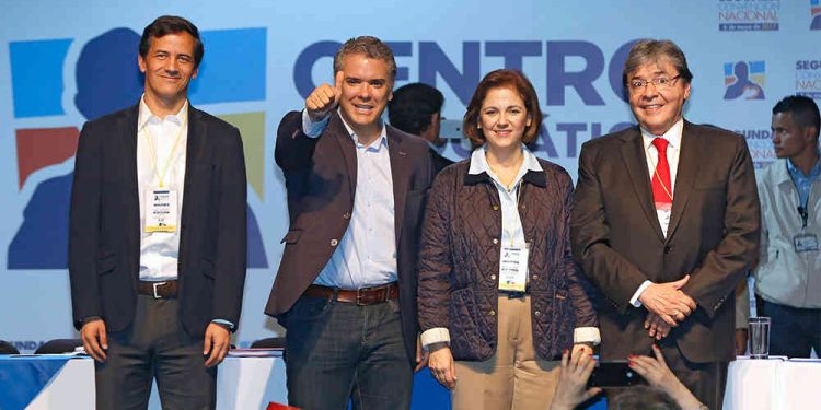 14 mil cuentas participaron en sondeo de El Expediente. Resultados