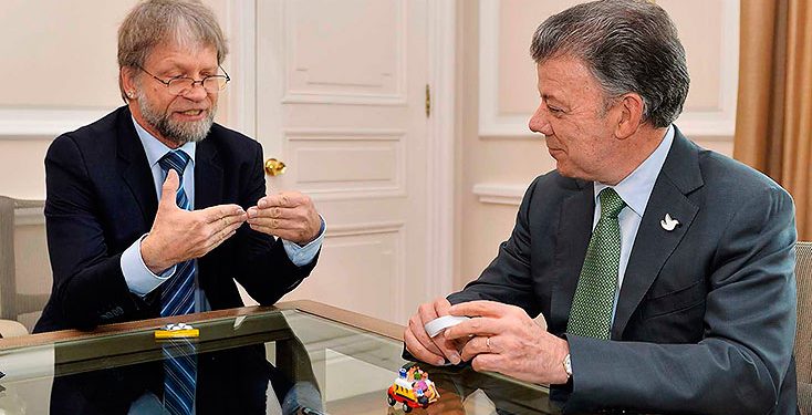 Uno de los contratos por $6 mil millones de la fundación de Antanas Mockus pone a temblar su curul en el Senado