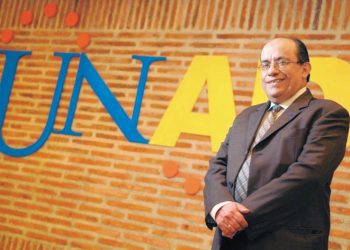 Jaime Leal, un monarca en la UNAD, la universidad pública más grande del país