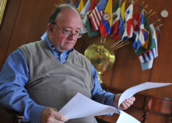 Luis Carlos Villegas a rectificar a favor del empresario Jorge Moreno Ojeda: fallo judicial y desacato
