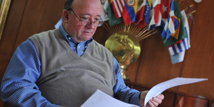 Luis Carlos Villegas a rectificar a favor del empresario Jorge Moreno Ojeda: fallo judicial y desacato