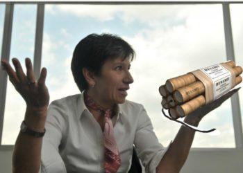 Tiro en el pie de Claudia López, mientras Miguel Uribe suma apoyos, ella dividió a la izquierda