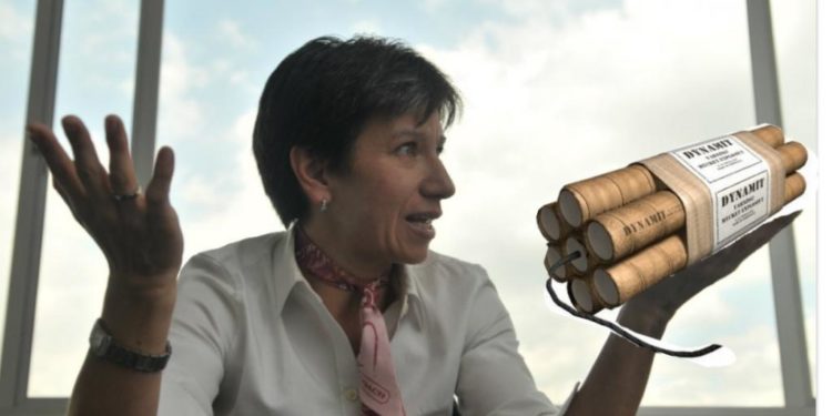 Tiro en el pie de Claudia López, mientras Miguel Uribe suma apoyos, ella dividió a la izquierda