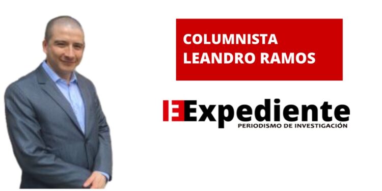 La salida se encuentra arriba, a la derecha