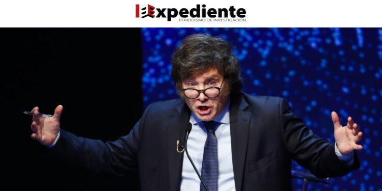 Javier Milei hizo ondear la bandera de Gadsden en Argentina