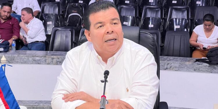 El concejal Roberto Ortiz denuncia presuntas irregularidades en la licitación del alumbrado público de Cali