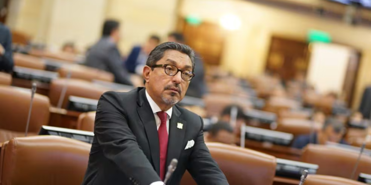 El partido de Germán Vargas a punto de perder una curul por tolerancia ante el abuso sexual