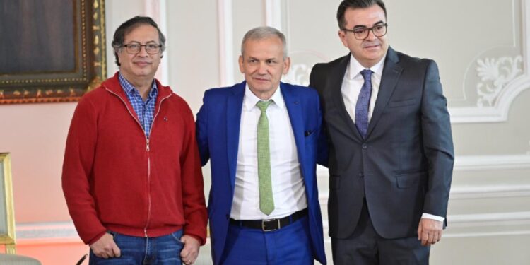 Petro ordena que Olmedo López y Sneyder Pinilla no sean recluidos en guarniciones militares ¿Quiere que los maten en la Modelo o en la Picota?