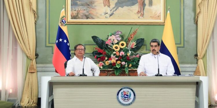 Maduro apoya denuncias de Petro sobre Pegasus