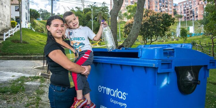 Proyecto de Emvarias para la Contenerización de residuos sólidos en Medellín