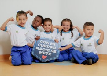 Título: Niños, niñas y cuidadores aprenden con la Alcaldía de Medellín sobre autocuidado y prevención sexual