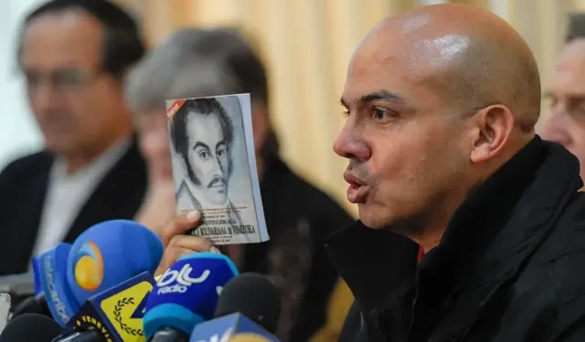 Clíver Alcalá y el Cartel de Los Soles