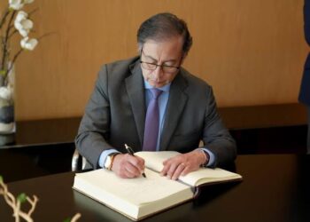 EL EXPEDIENTE | ENTREGA VIII. La Nación Embargada: cuando la firma del presidente bloquea el país