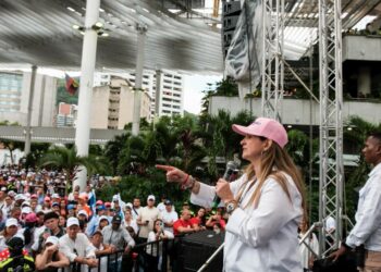 Paloma Valencia radica en el Congreso proposición para debate presidencial sobre seguridad electoral