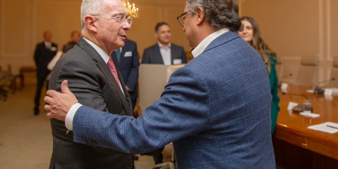 ‘Cero persecución al expresidente Petro’ Uribe pide que el próximo contralor no ‘persiga’ a Petro