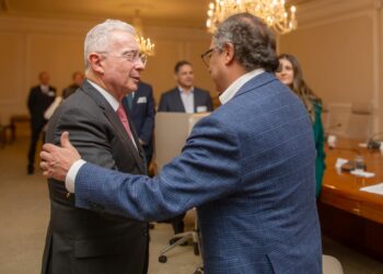 ‘Cero persecución al expresidente Petro’ Uribe pide que el próximo contralor no ‘persiga’ a Petro