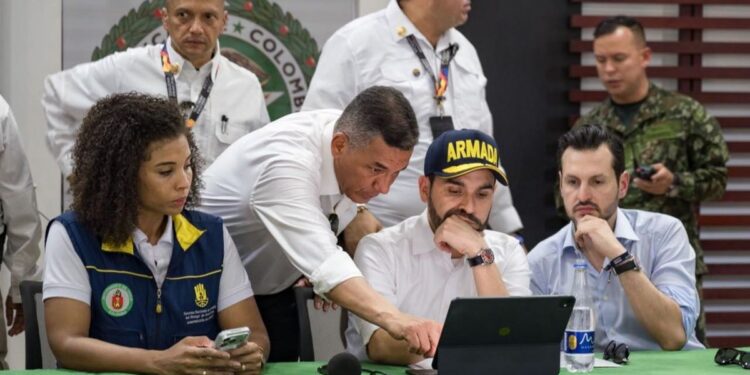 Presidente De La Espriella lidera personalmente la respuesta al terremoto en los territorios mas afectados