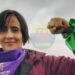 Susana Muhamad, escondida detrás de un colectivo de niños, apareció en la escena del vandalismo contra el ICBF. La misma exministra proponía ‘zonas de paz con la naturaleza’ en las fallidas negociaciones con el ELN 