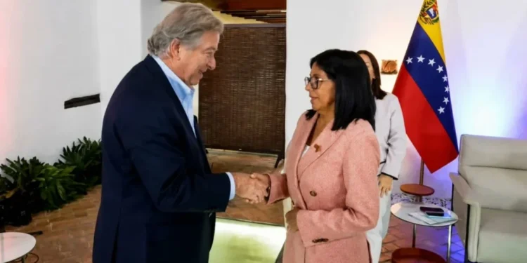 Gilinski agradece ‘la confianza’ de una presidenta que fue la segunda de Maduro y cierra negocio para quedarse con un campo petrolero del Orinoco
