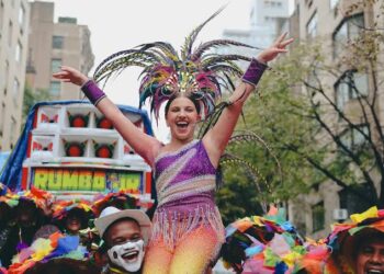 Isabella, la niña que le enseña el Carnaval al mundo